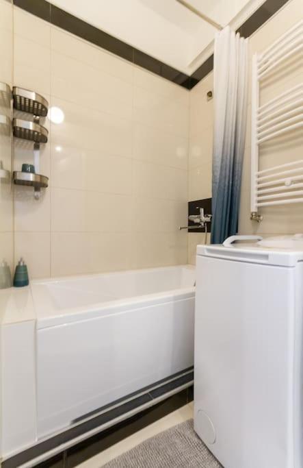 Opera 3br W Sauna By Newave Apartament *
